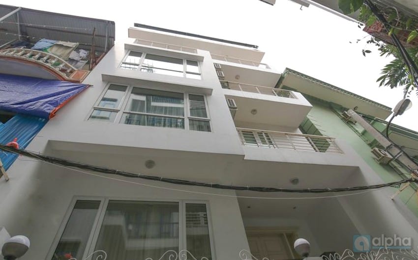 Five bedroom house for rent in on Xuan Dieu Str., garage, car access