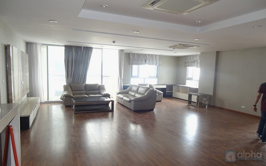 Large apartment for rent in Mipec Tower