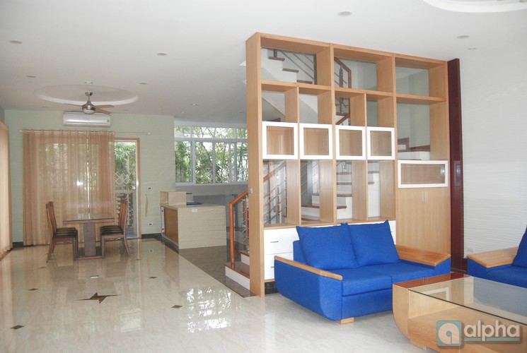Vinhomes riverside villa with 3 bedrooms for rent, Anh Dao area