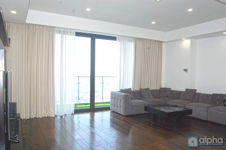 217 sq.m apartment for rent at Indochina Plaza Hanoi