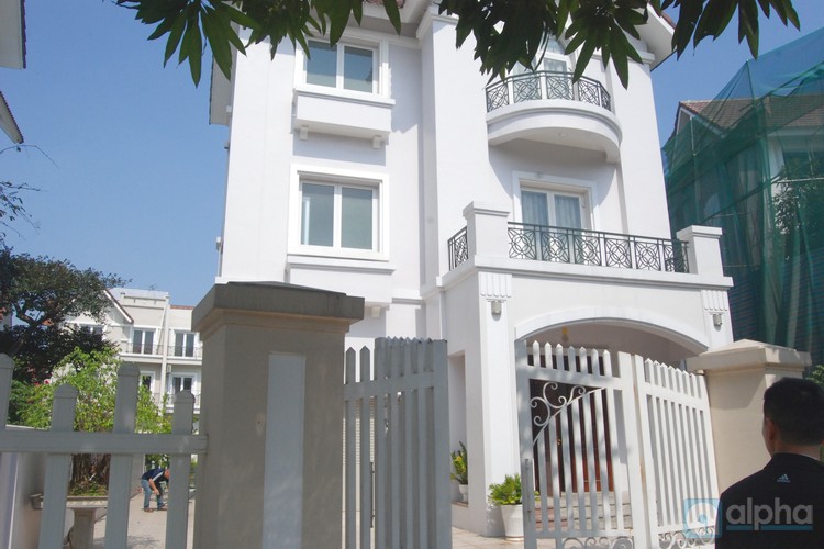 Charming Villa Vinhomes RiverSide for Rent on Hoa Sua,