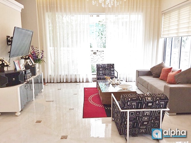 Exceptionally bright villa for rent on Hoa Phuong (HP03), Vinhomes Riverside, Long Bien