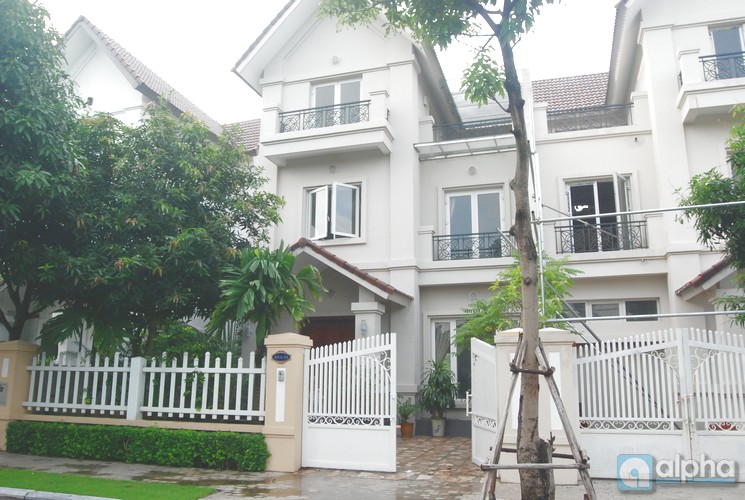 Elegant Villa for Rent on Hoa Lan street, Vinhomes Riverside