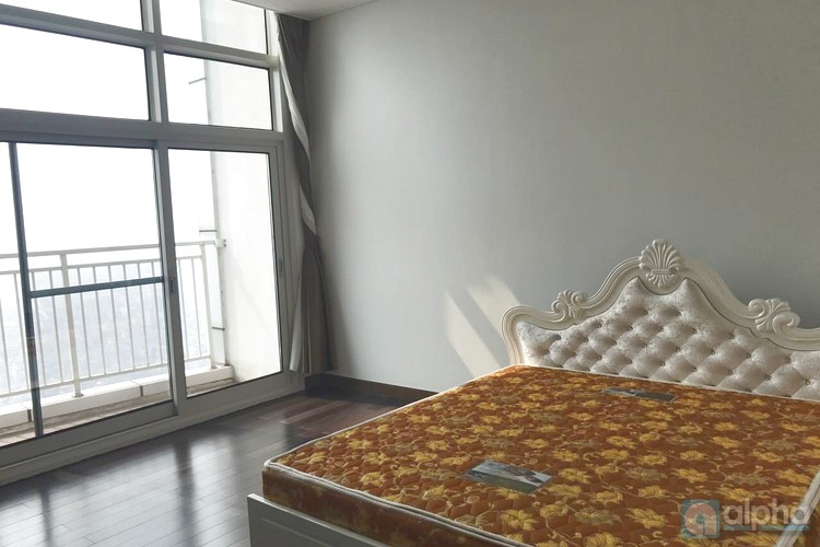 Huge and Bright Penthouse in Keangnam Tower for rent