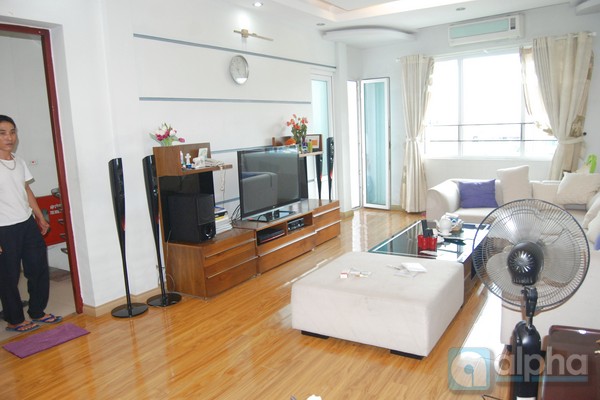 Service apartment for rent in Cau Giay area, three bedrooms and two bathrooms