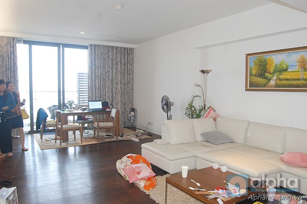 Spacious apartment for rent in Indochina tower, Cau Giay, 03 bedrooms, good quality.