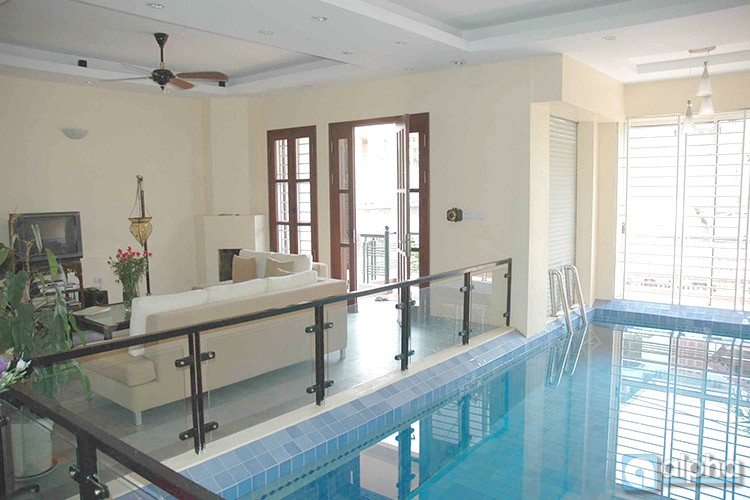 Cho thuê nhà riêng sân vườn rộng có bể bơi riêng gần Cầu Nhật Tân