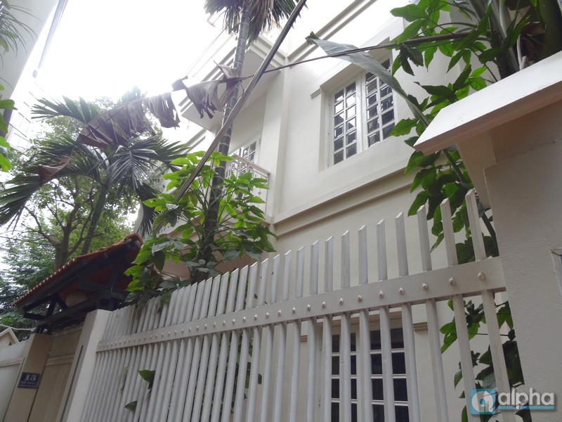 Cho thuê nhà riêng đầy đủ nội thất hiện đại tại Tây Hồ, Hà Nội