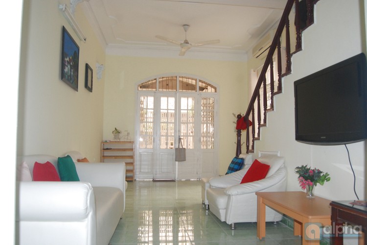 Cho thuê nhà riêng đầy đủ nội thất gần Xuân Diệu, Quận Tây Hồ Hà Nội