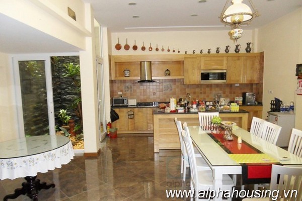 Ngôi nhà đẹp với 3 phòng ngủ, nội thất hiện đại cho thuê tại Ba Đình, Hà Nội