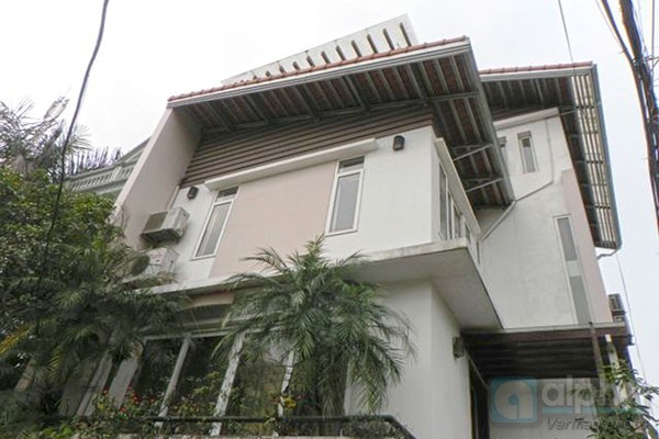 Nhà đầy đủ nội thất hiện đại cho thuê tại Tây Hồ, Hà Nội