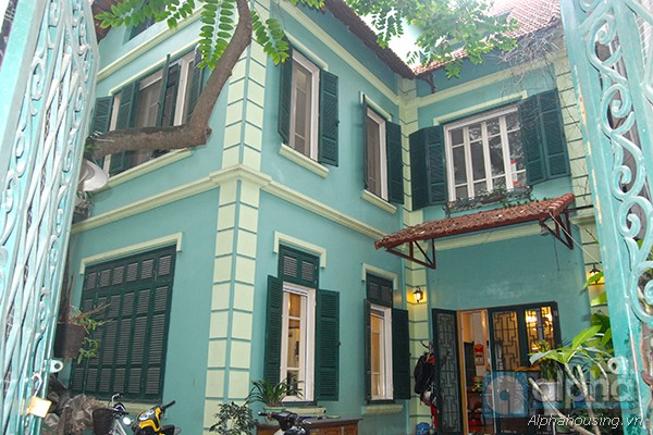 Beauty house for rent in Ba Dinh area, Hanoi, fully furnished, large front & back yard
