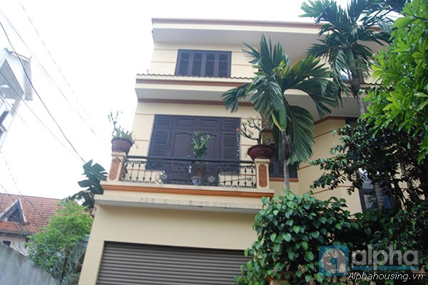Peaceful house with garage for lease in Ba Dinh area, Hanoi, 4 bedrooms, fully furnished