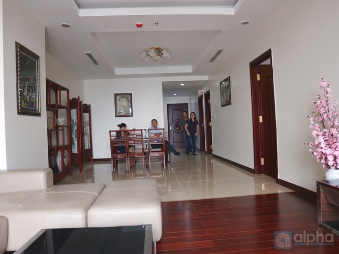 Cho thuê căn hộ 2 phòng ngủ tại R1 Royal City
