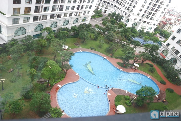 Căn hộ cho thuê 2 phòng ngủ view bể bơi Royal city