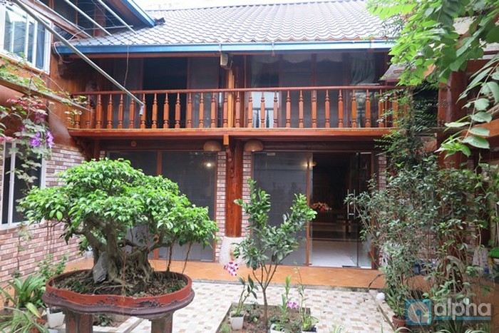 Spacious stilt-house 2 storeys with large garden for lease in Ba Dinh