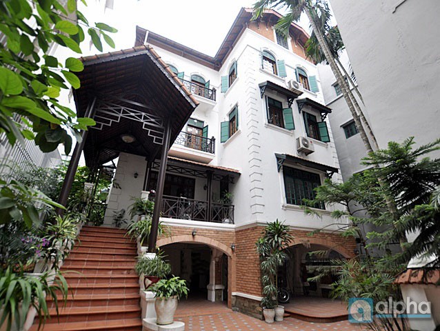 Beauty villa for rent on To Ngoc Van Street, West-Lake area