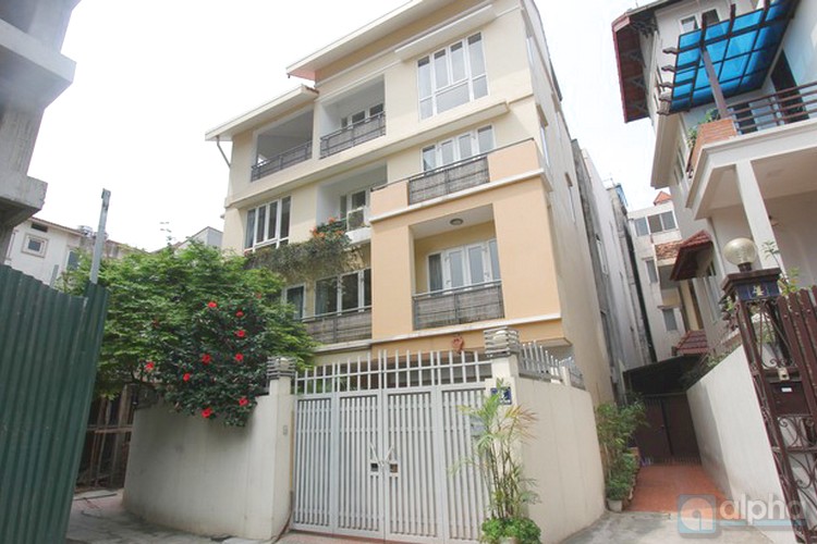 Partly furnished Westlake house for rent in Tay Ho 5 bedrooms