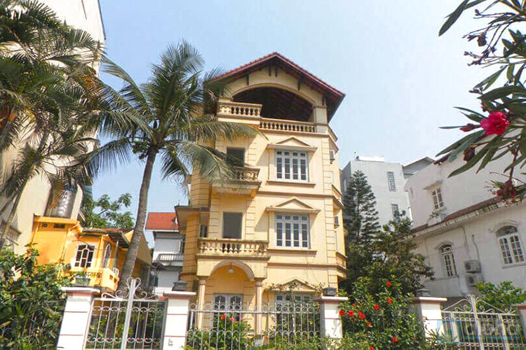 A partly furnished house with Lakeview for Lease on Tu Hoa street.