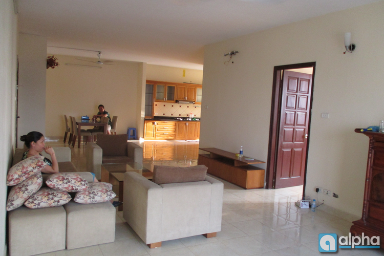 Apartment for rent in Cau Giay, 3 bedrooms, 650 USD