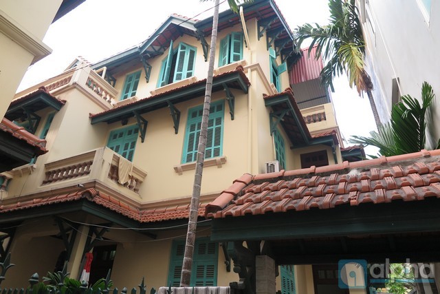 A nice house in Ba Dinh District, 5 bedrooms, nice yard