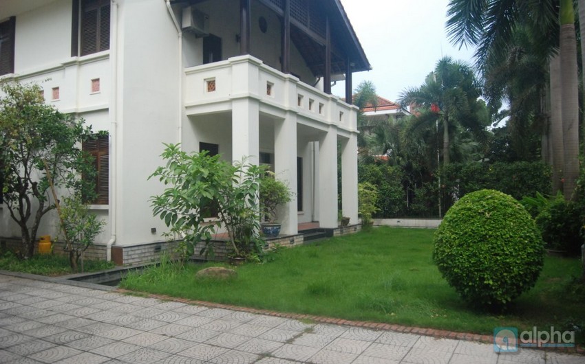 Ambassador villa with a nice garden in West Lake area for lease