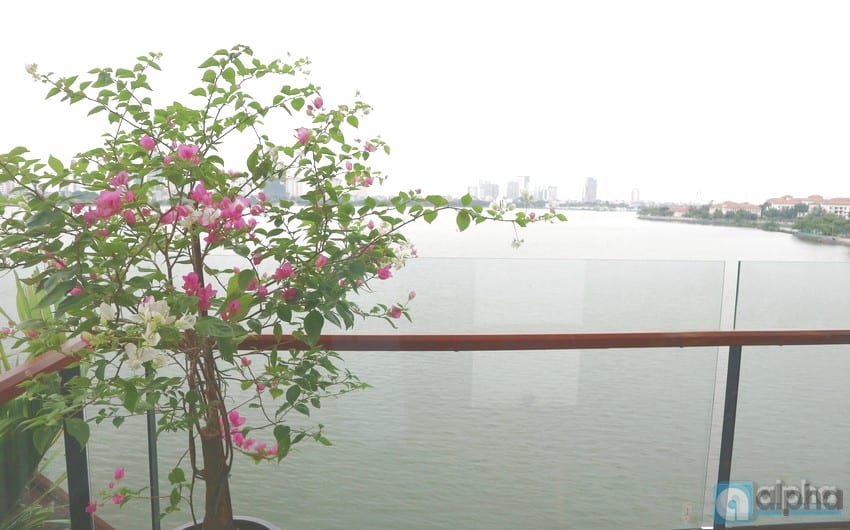 Pretty apartment with amazing lake views Tay Ho for rent!