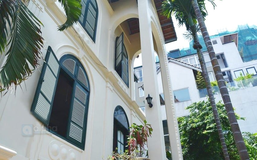 Peaceful house in Tay Ho street with 5 bedrooms, 4 bathrooms for rent!