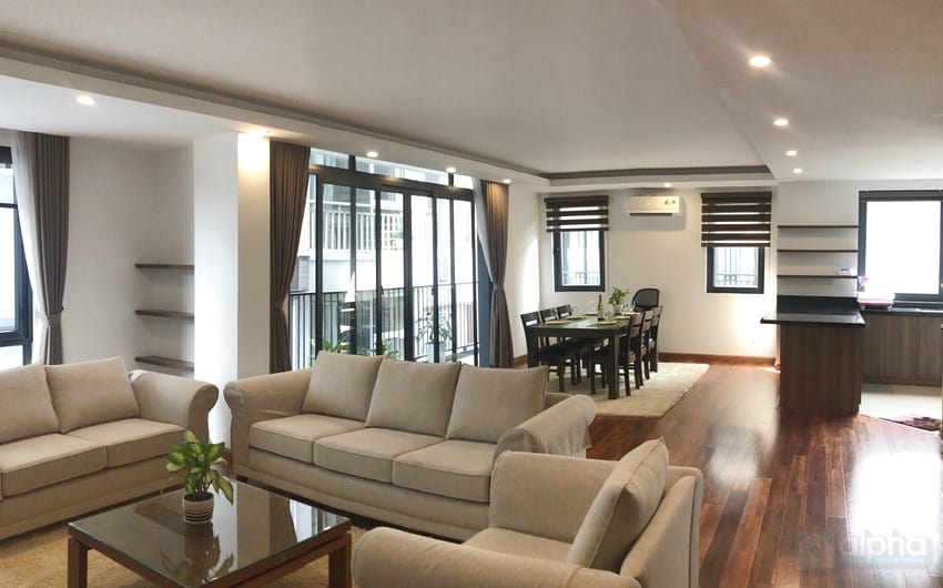 3 bedroom apartment with Westlakeview in Quang Khanh for rent