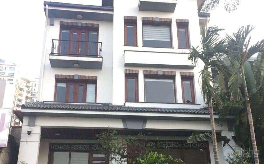 4 Bedroom Front Lake & Garage Furnished House to rent in Tay Ho Area