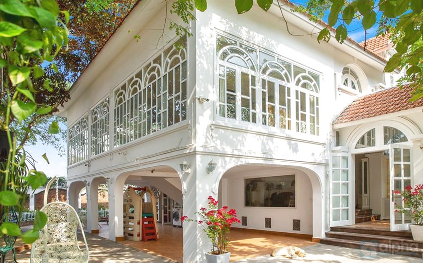 A modern Garden Villa to rent in Long Bien district, Hanoi
