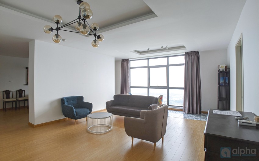 A well presented 3 bdr Apartment to rent at Embassy Garden, Tay Ho