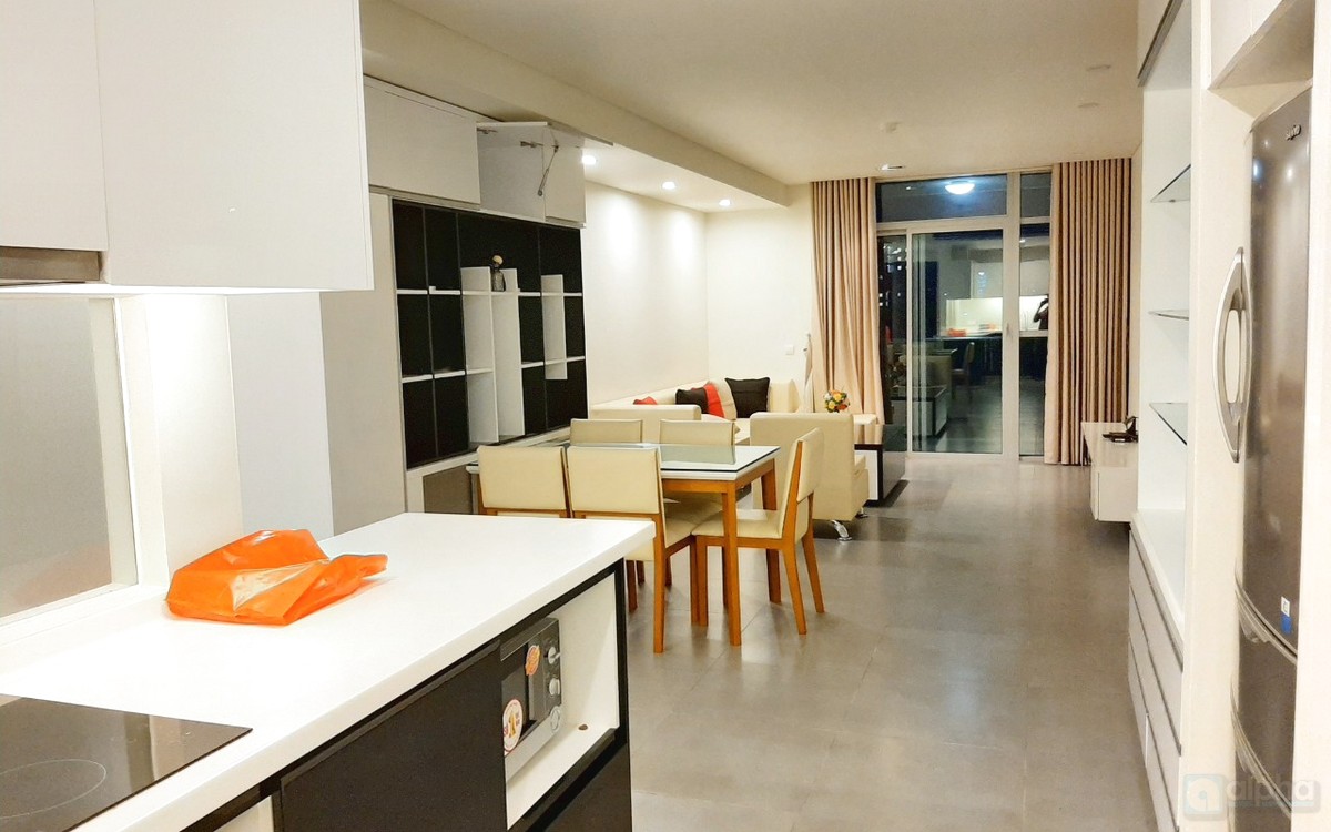 Spacious 2-bedroom apartment in Watermark, Lac Long Quan street, fully furnished.
