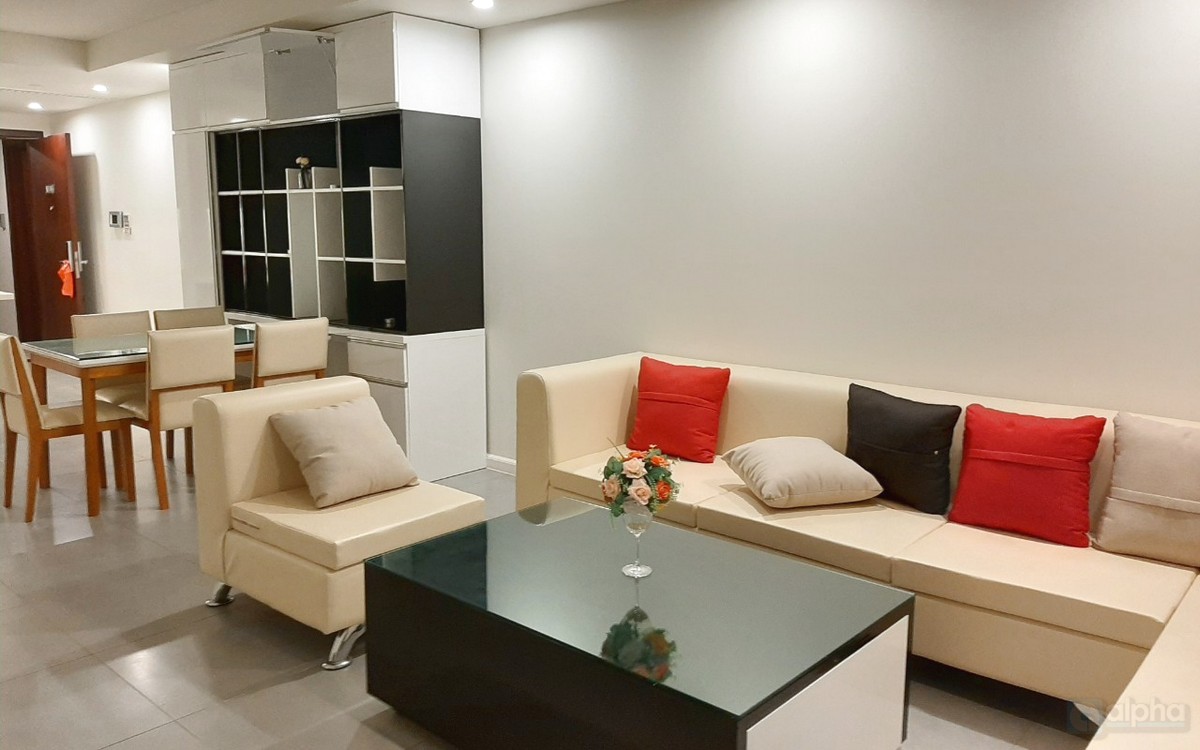 Căn hộ 2 phòng ngủ rộng rãi tại Watermark, đường Lạc Long Quân, đầy đủ nội thất.