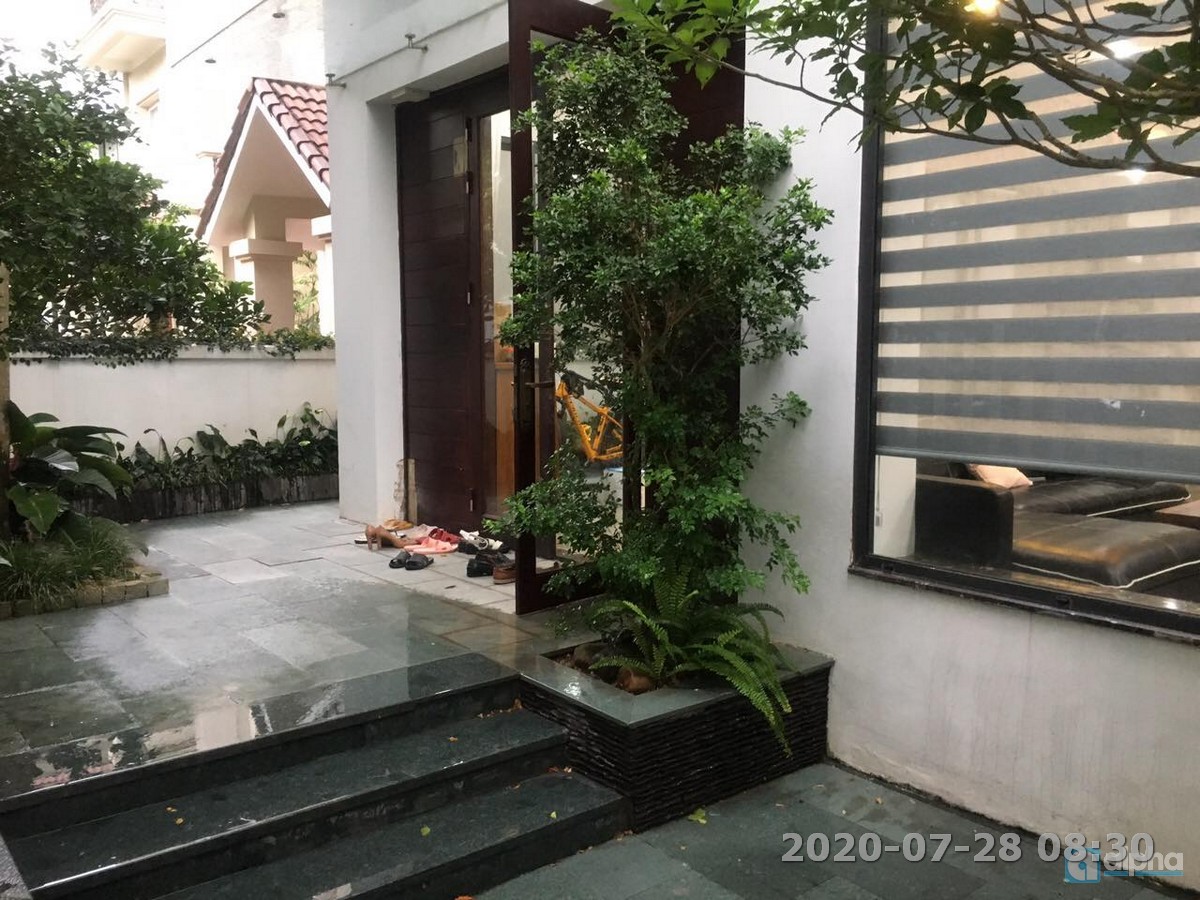 Vinhomes Riverside/Villas for rent in Hoa Sua street