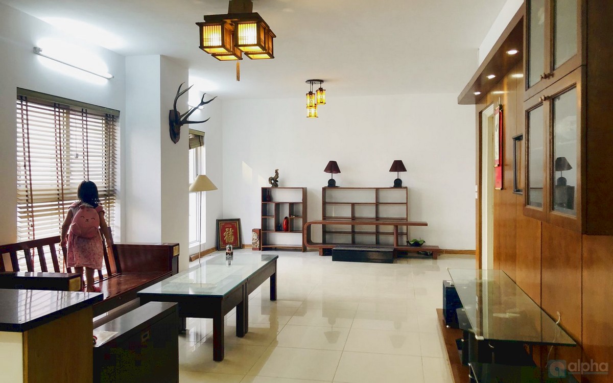 Cho thuê căn hộ 2 phòng ngủ rộng rãi tại chung cư Vườn Đào – Lạc Long Quân