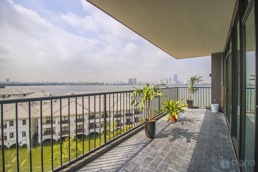 Lake vision in apartment for rent – Tu Hoa street