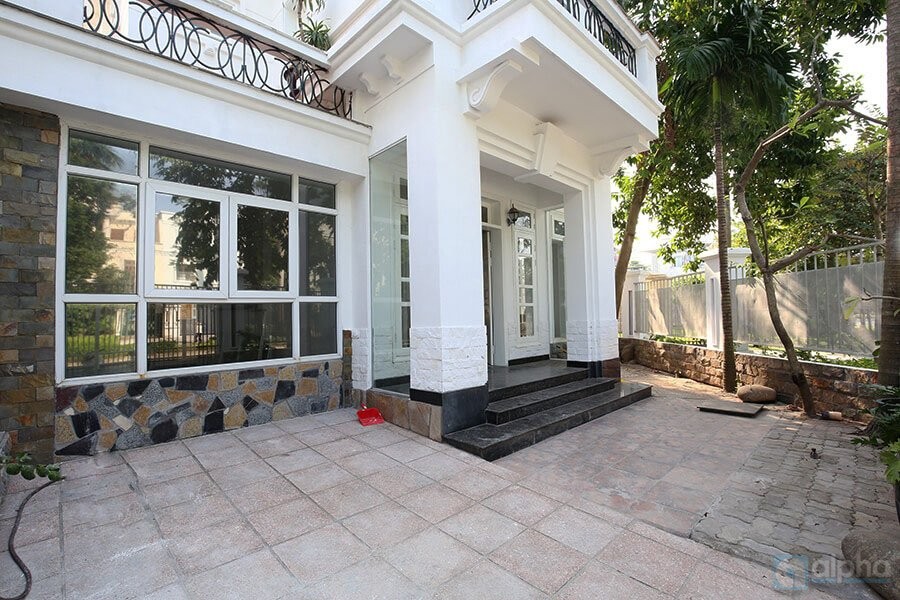 Fully furnished villa for rent in block D- Ciputra