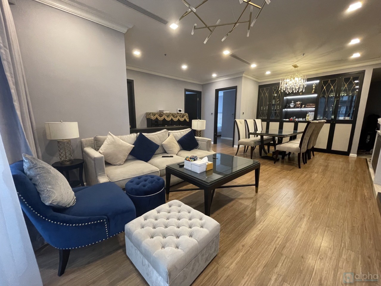 Special apartment in Vinhomes Metropolis – Corner for lease