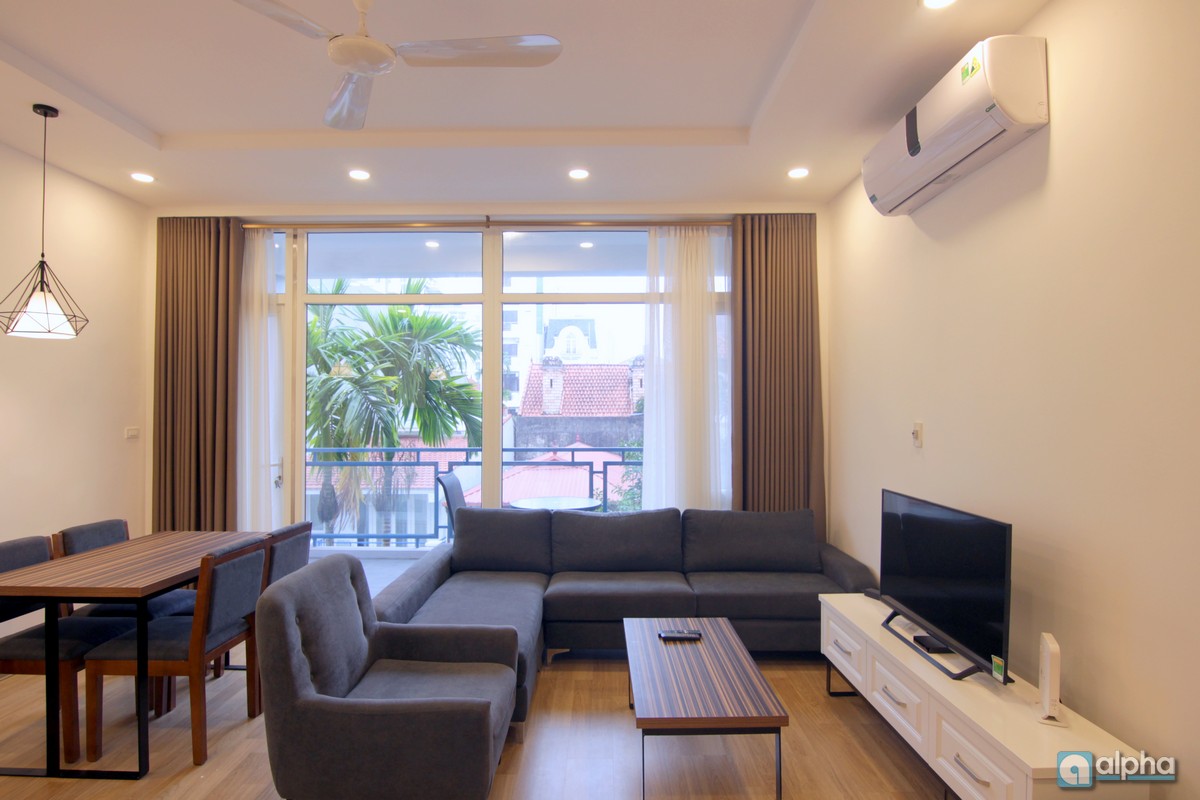 Cho thuê căn hộ dịch vụ 2 phòng ngủ tại Đặng Thai Mai