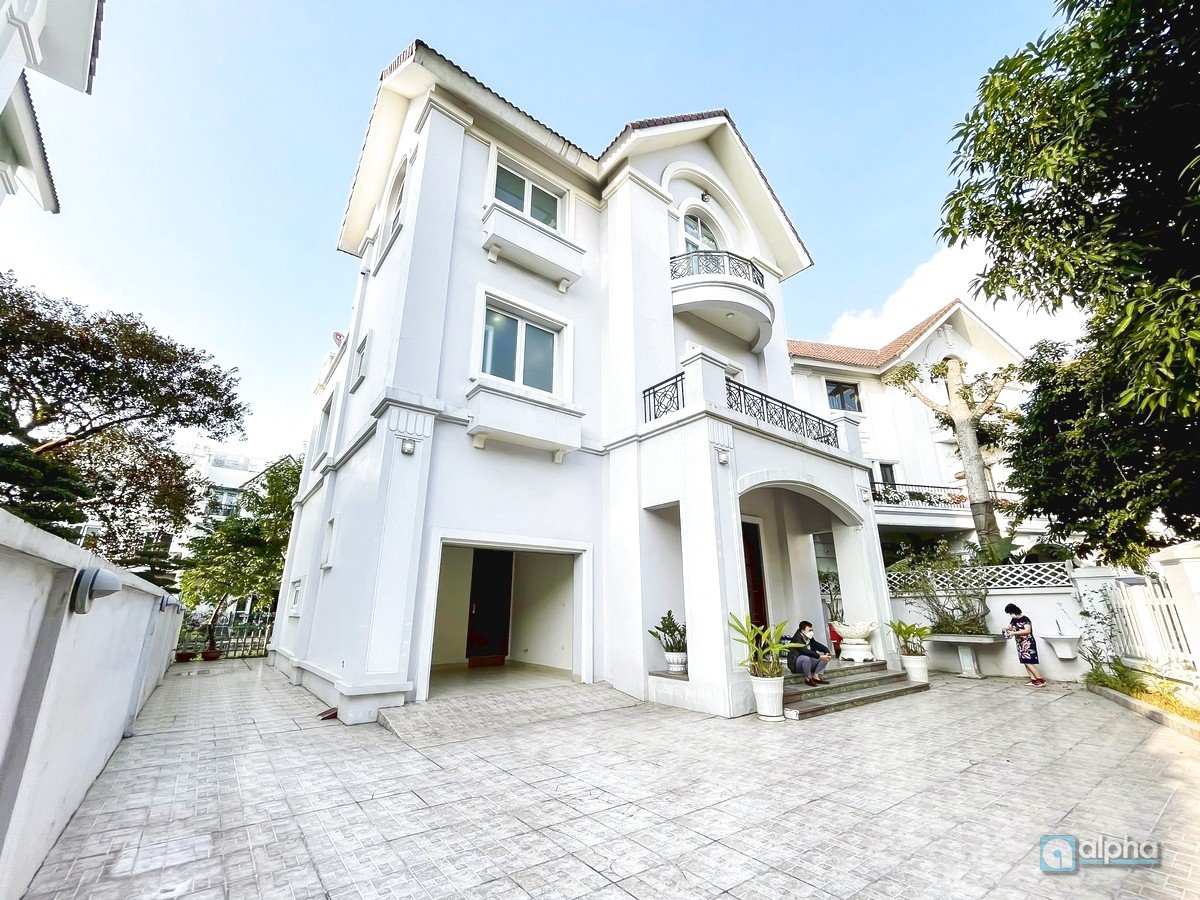Single villa in Hoa Sua – Vinhomes Riverside for long-term rental