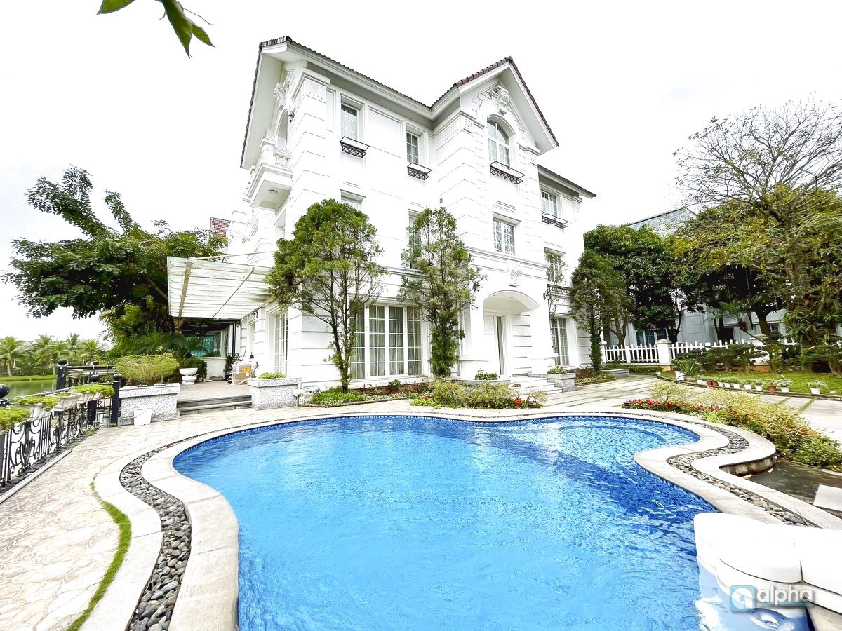 Magnitudinous pool in villa Vinhomes Riverside to rent – massage room