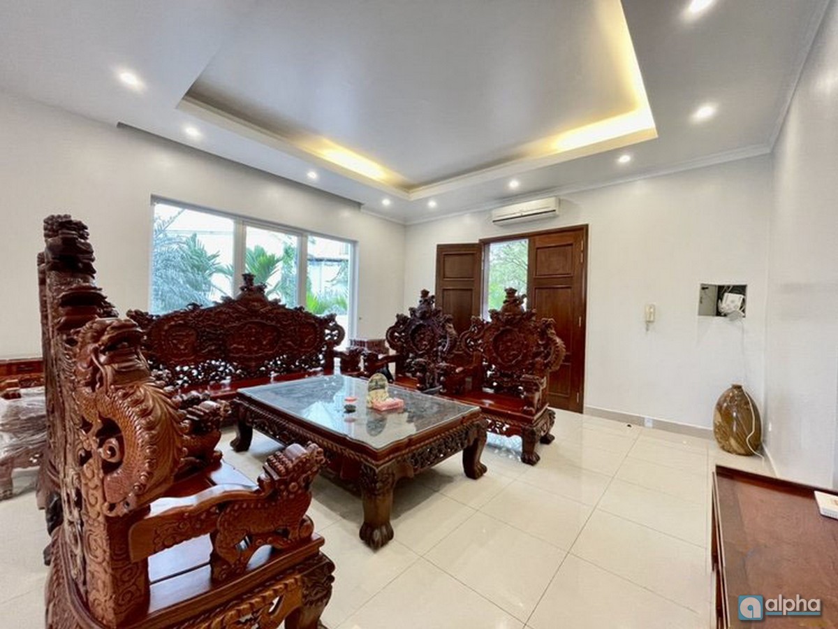 Appealing villas in Hoa Sua Vinhomes Riverside for rent