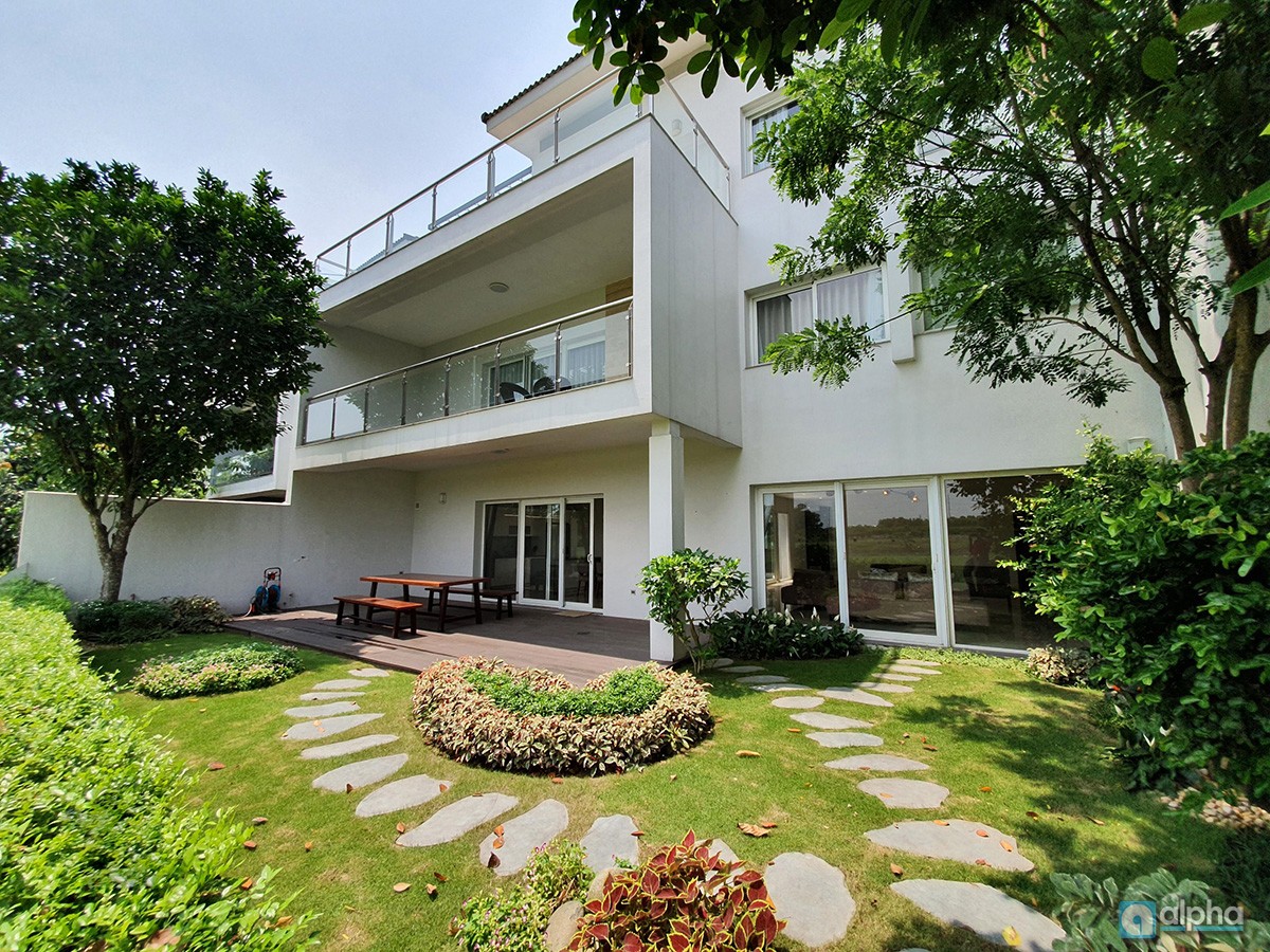 Noteworthy villa Ciputra – Q block to lease