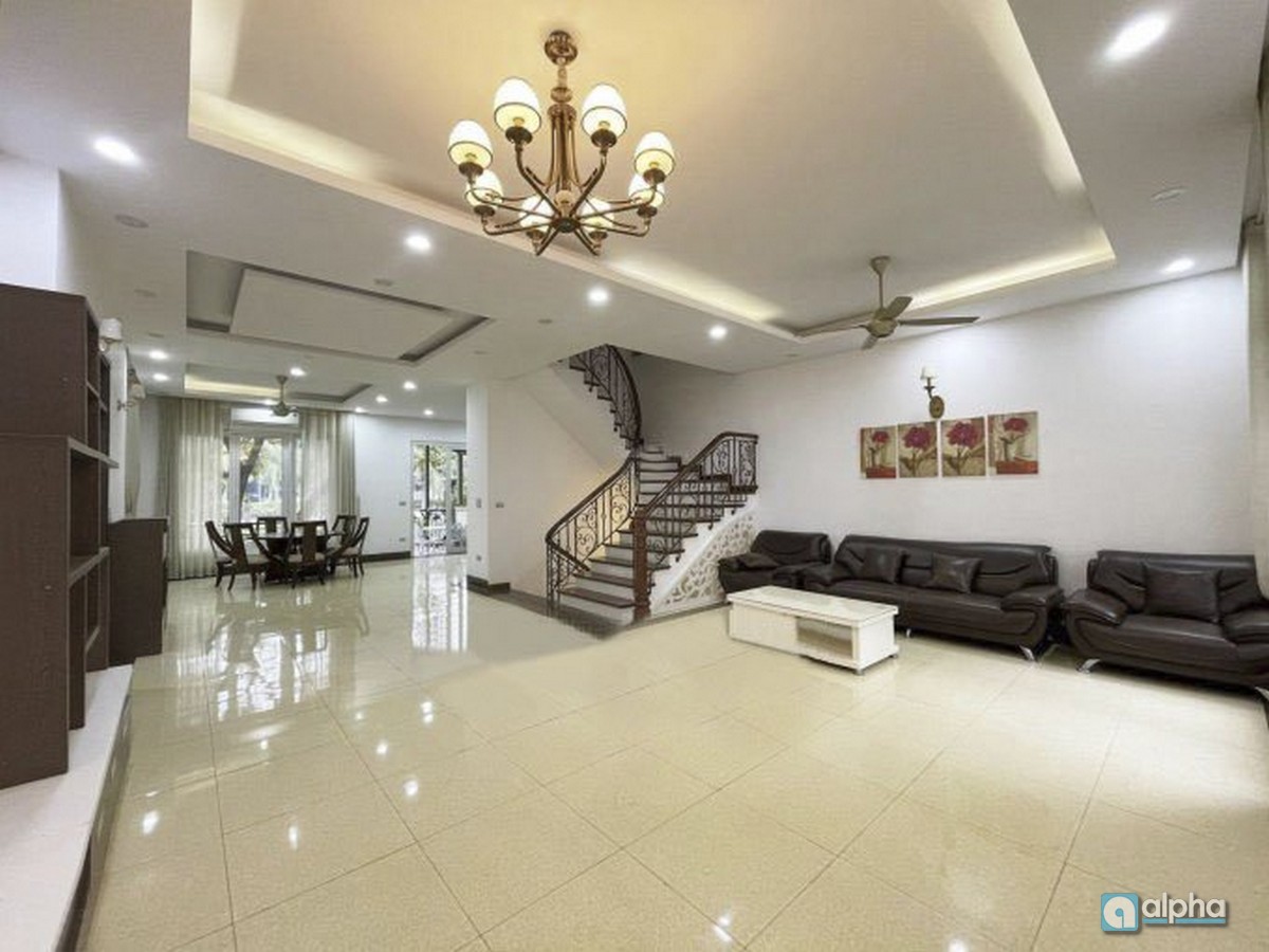 Villa in Hoa Sua – Vinhomes Riverside for rent 3BR