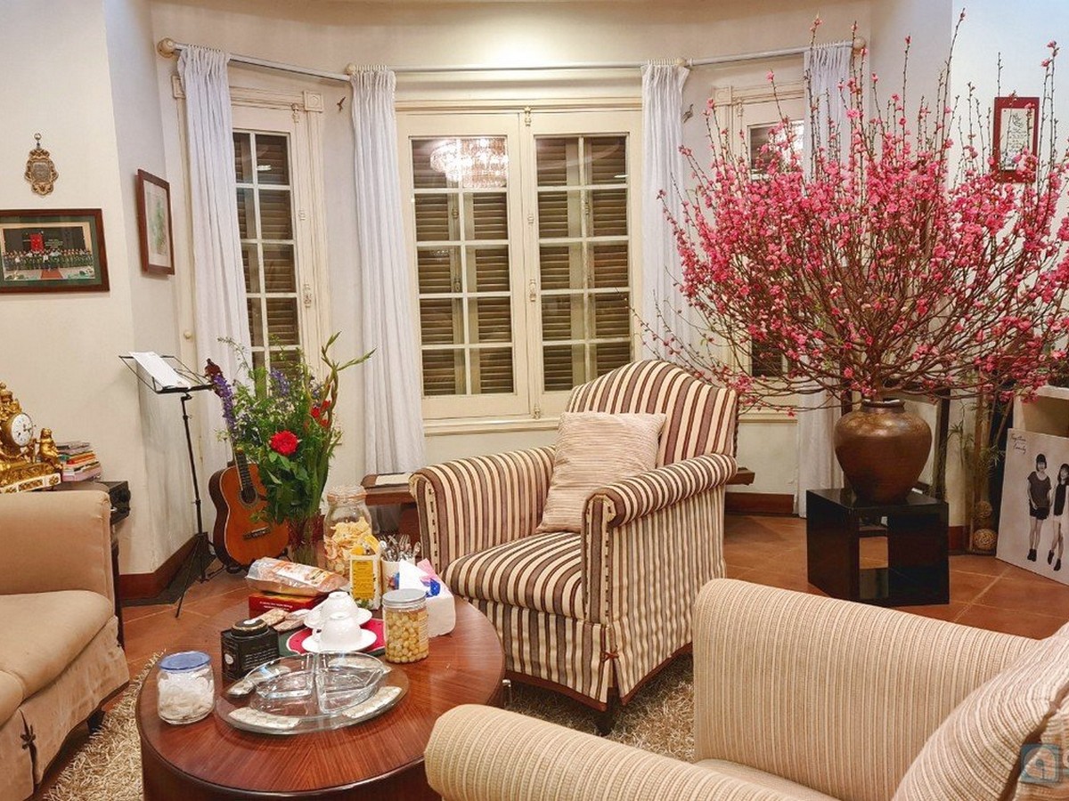 Classic French style villa for lease in To Ngoc Van Tay Ho – Lake view
