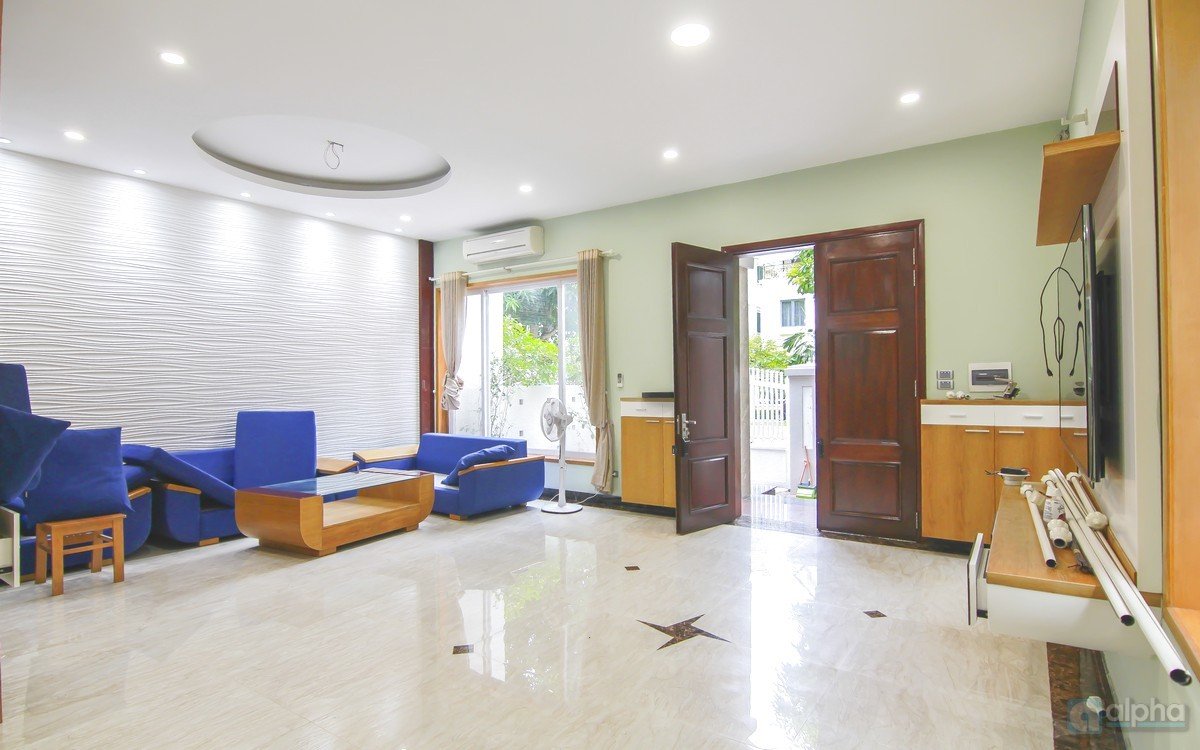 Anh Dao Vinhomes Riverside villa for lease