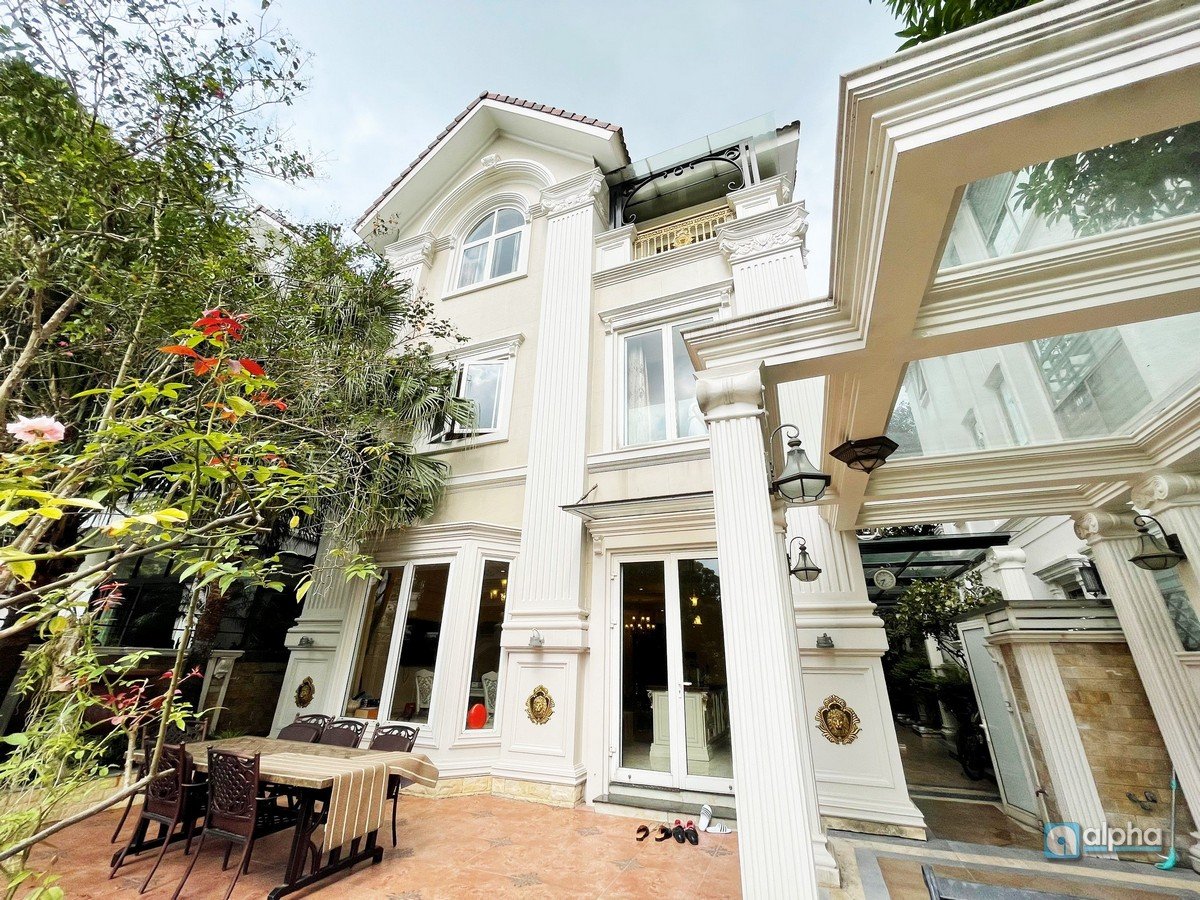 Neoclassical style Villa Vinhomes Riverside to lease