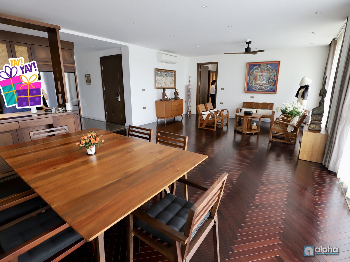 Astonishing big apartment in Hoan Kiem to rent – 300sqm