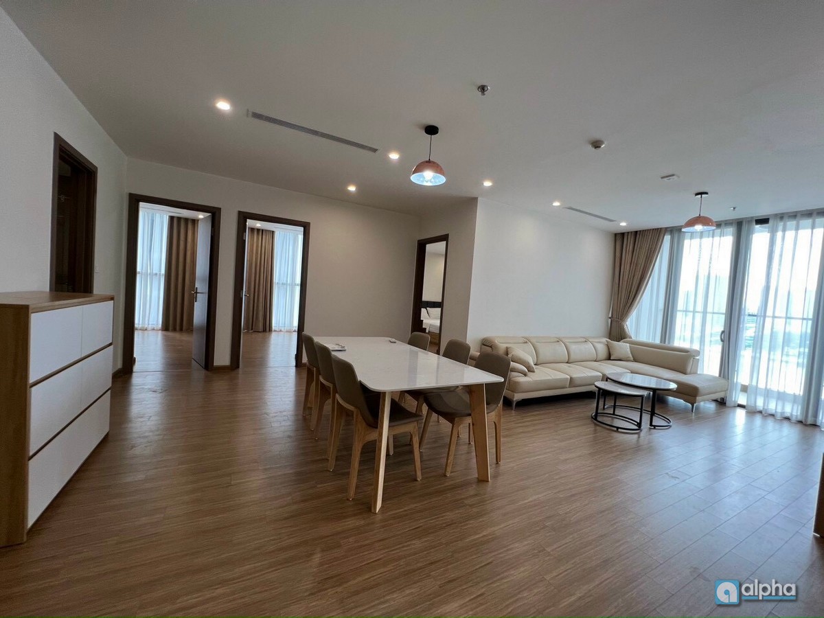 Spacious 4BR/150m2 apartment in Vinhomes Skylake for rent